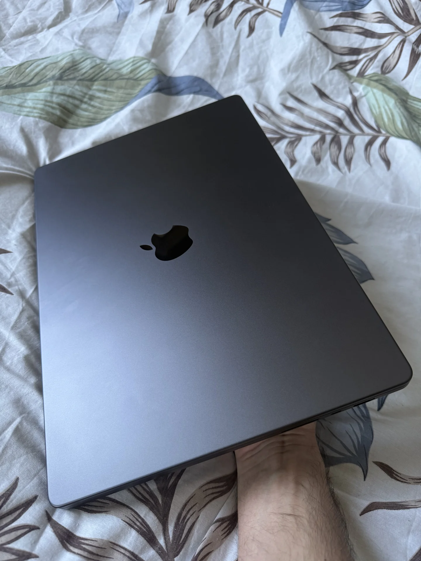 MacBook Pro 16 M4 Pro Space Black - миниатюра 4