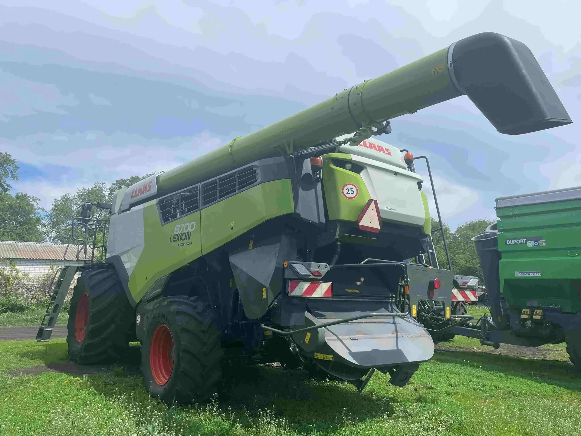 Зерноуборочный комбайн Claas Lexion 8700 - миниатюра 6