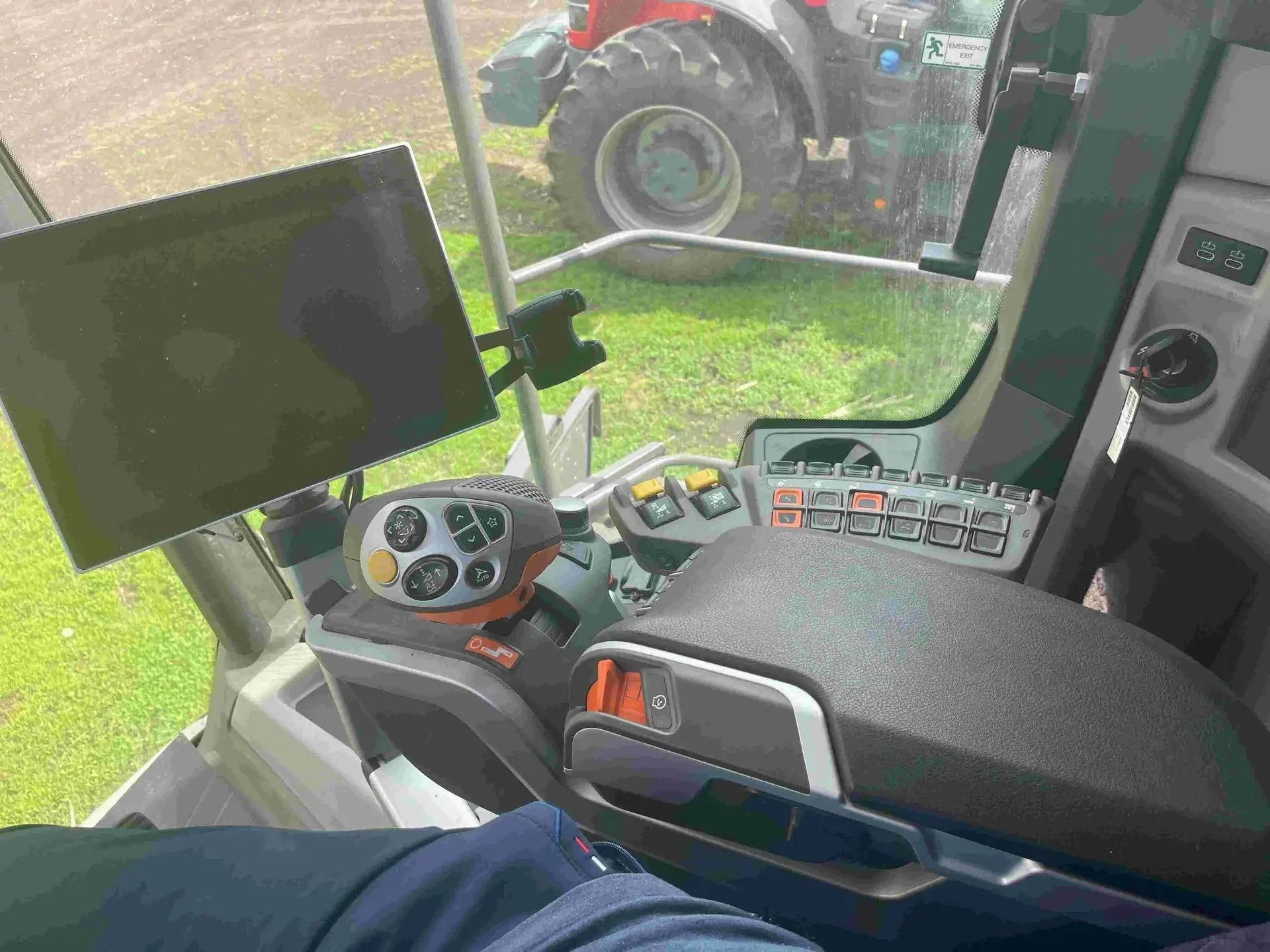 Зерноуборочный комбайн Claas Lexion 8700 - миниатюра 8