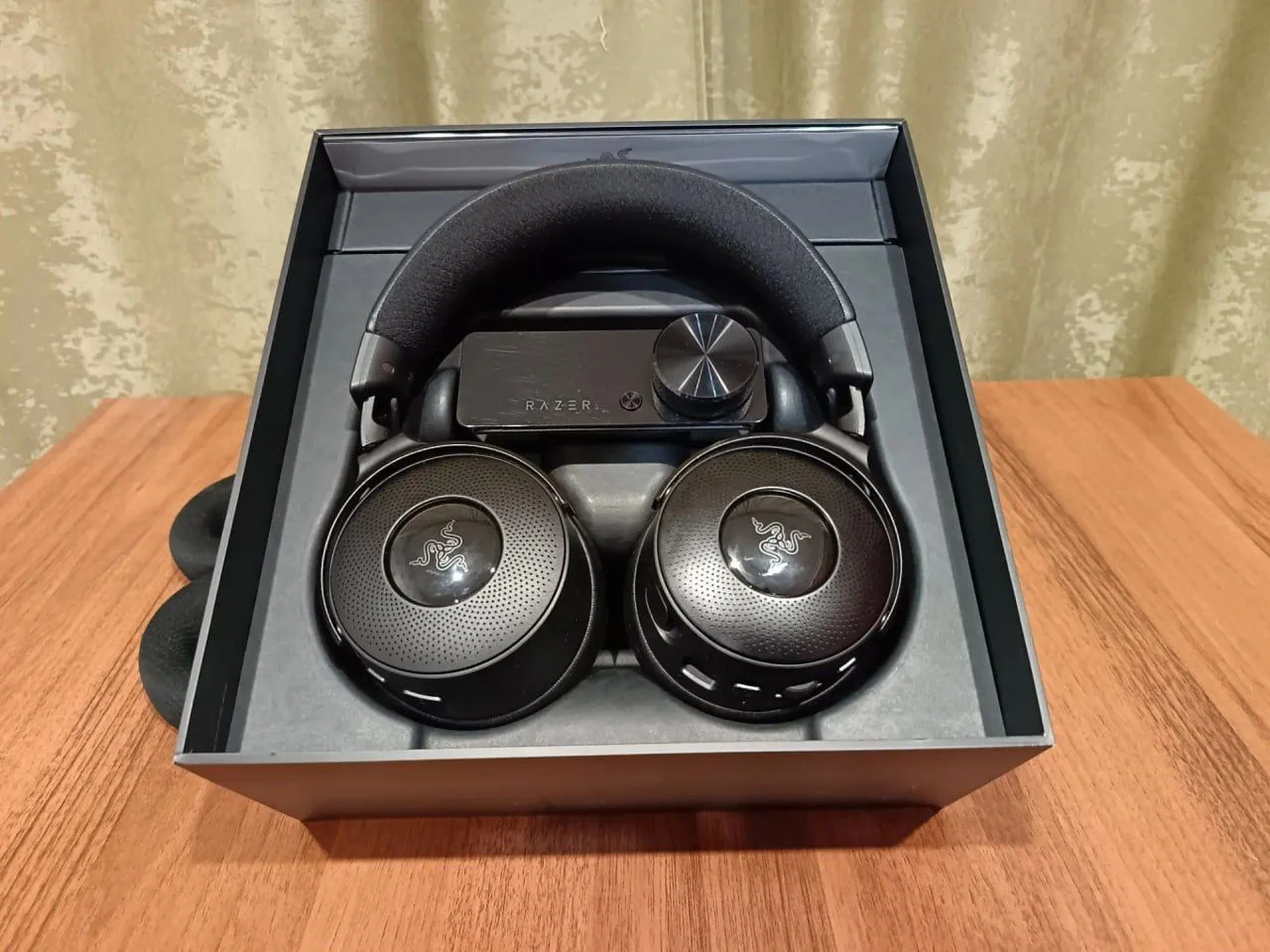 Razer kraken v4 pro + тканевые амбушюры - миниатюра 2