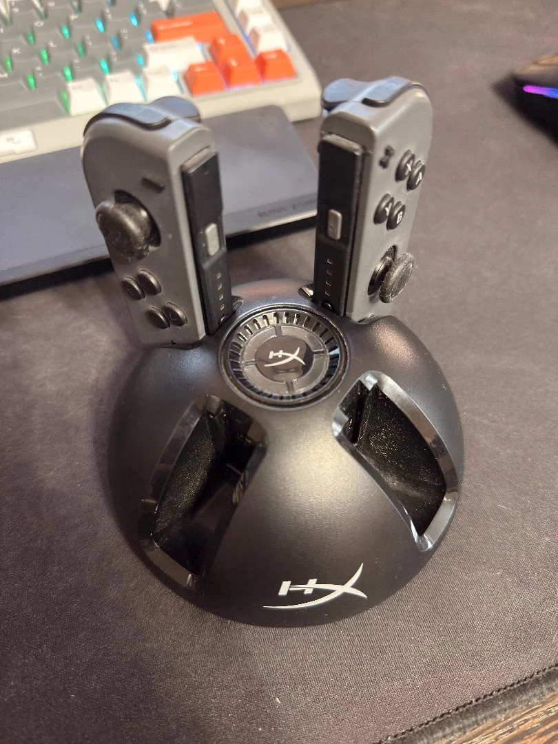 Зарядная станция HyperX для Joy Con - миниатюра 2