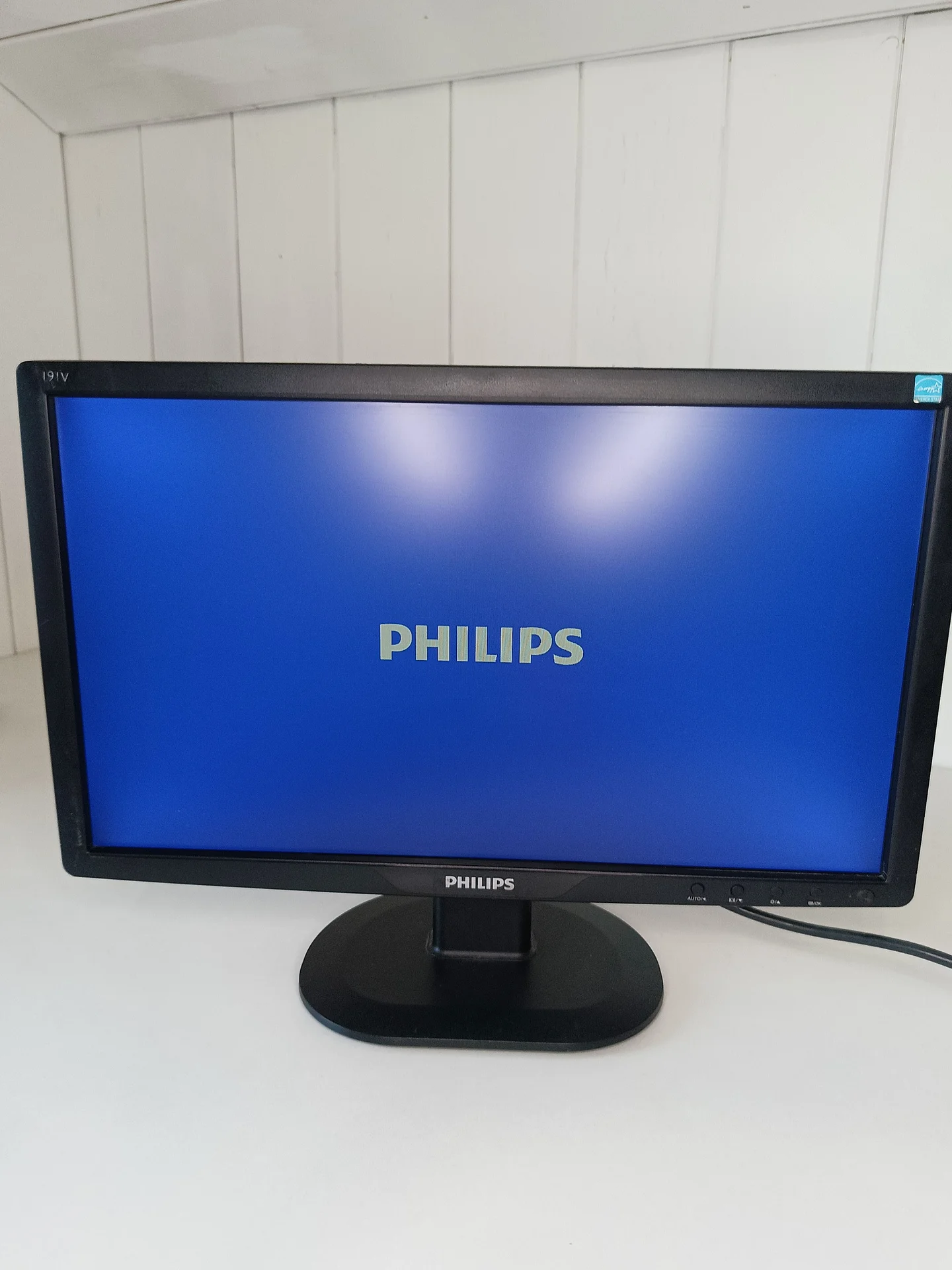 Монитор Philips 191V2SB/62 б/у, рабочий - изображение 1