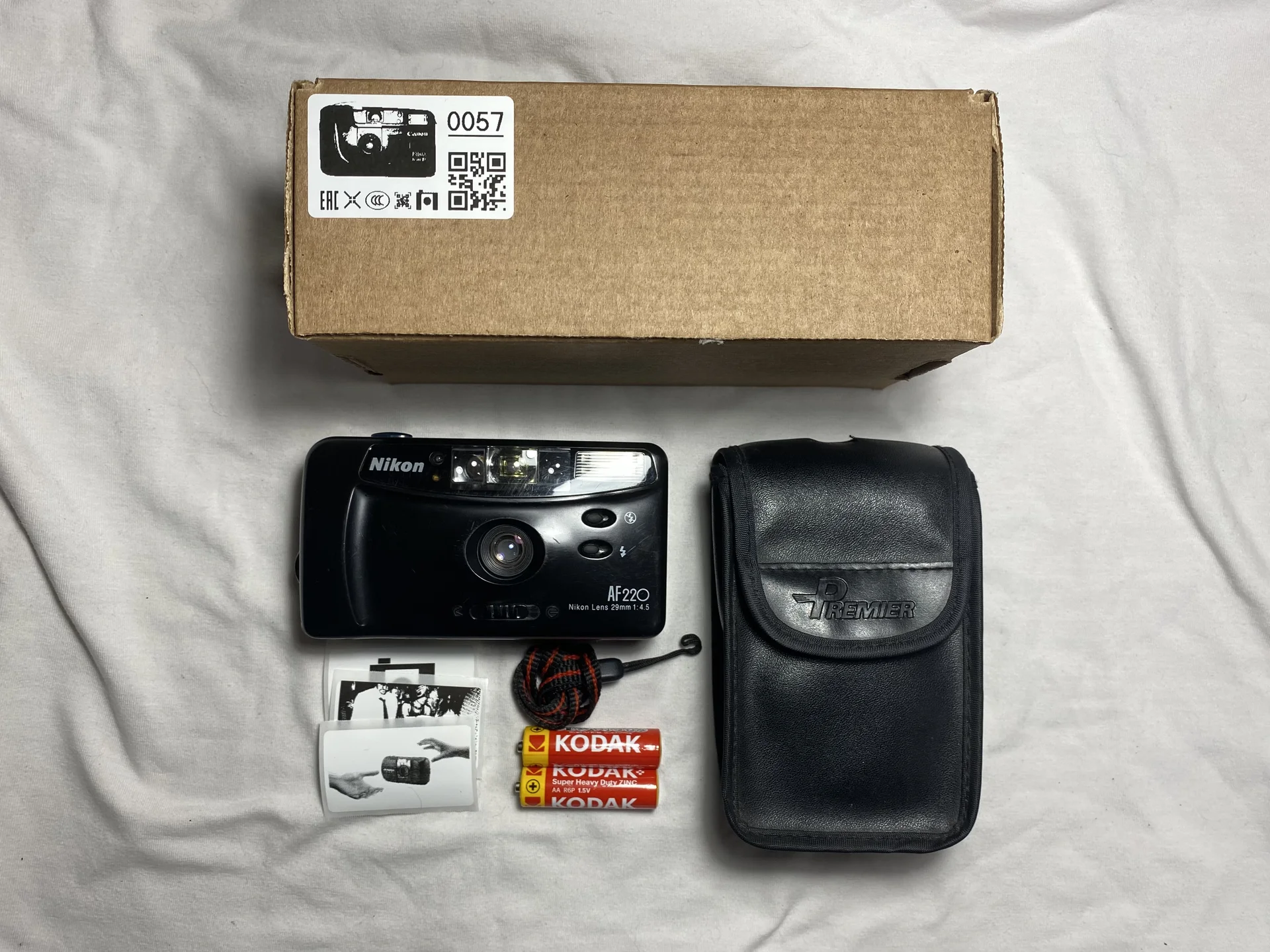 Пленочный фотоаппарат Nikon + набор - изображение 1