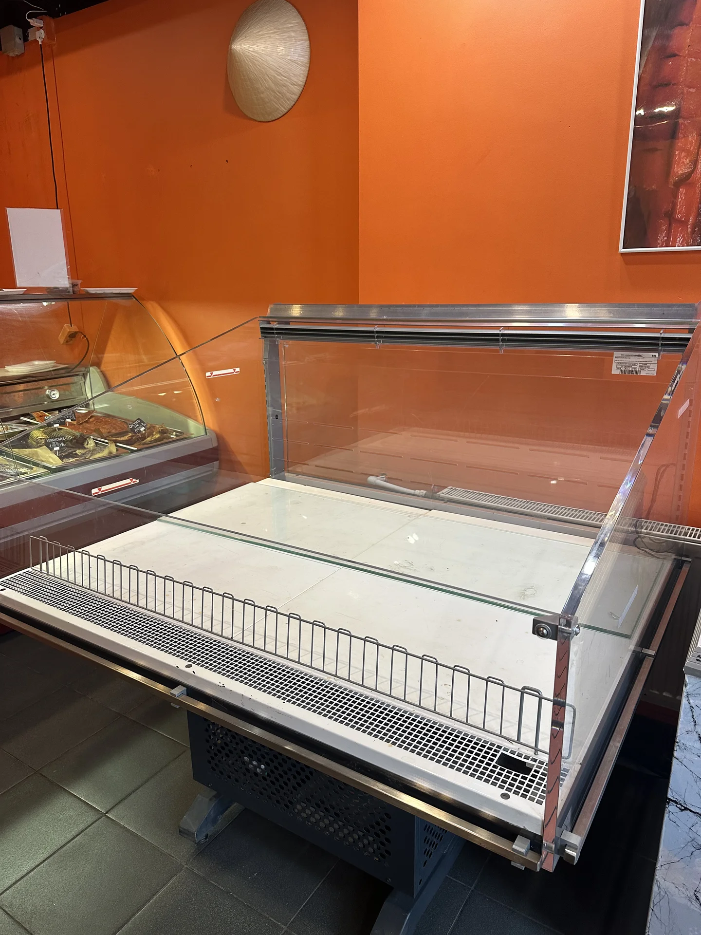 Выставочная витрина AURA SQ H120, витражного типа, - миниатюра 2