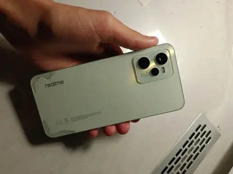 Смартфон realme C35