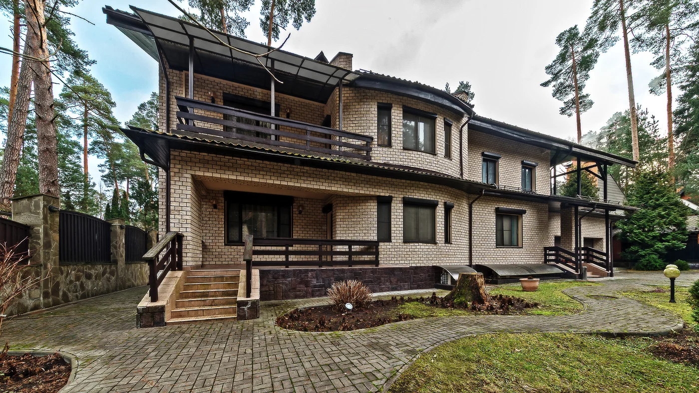 Продается 3-этажный дом, 788,7 м² - изображение 1