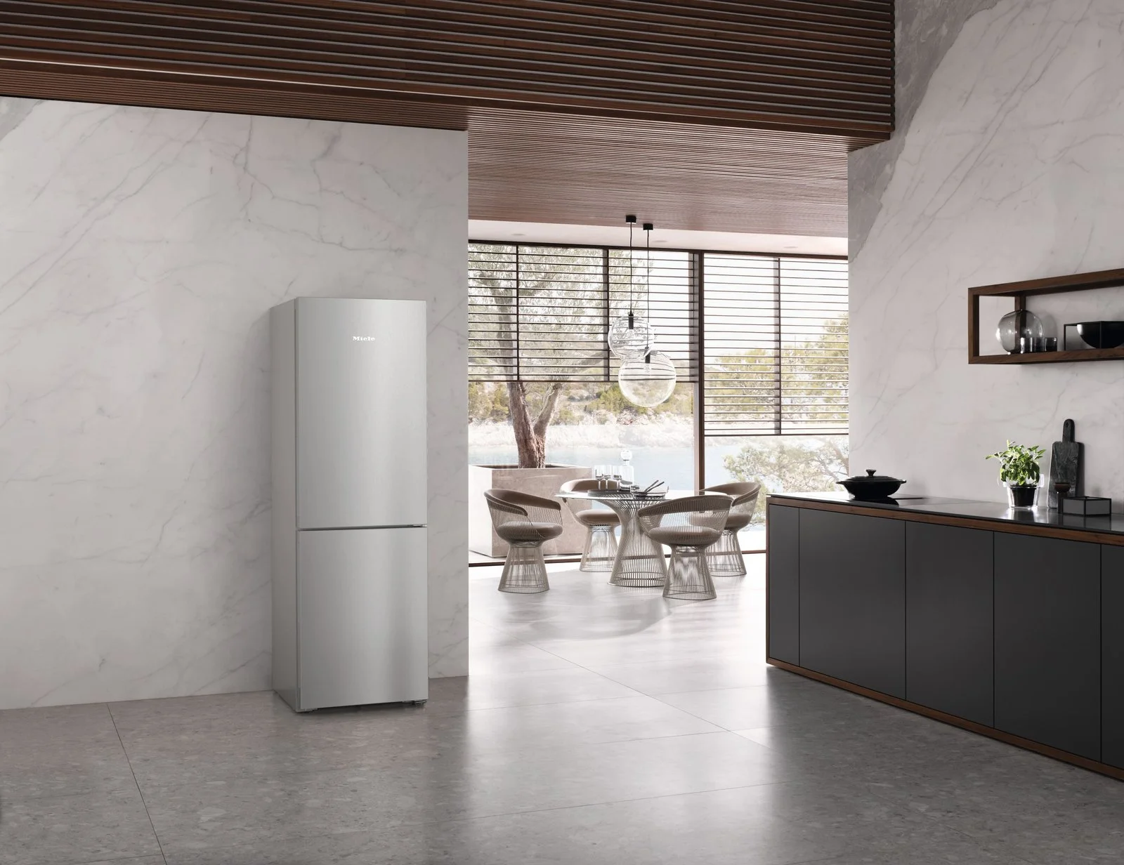 Встраиваемый холодильник Miele KFN 4375 BD - миниатюра 6