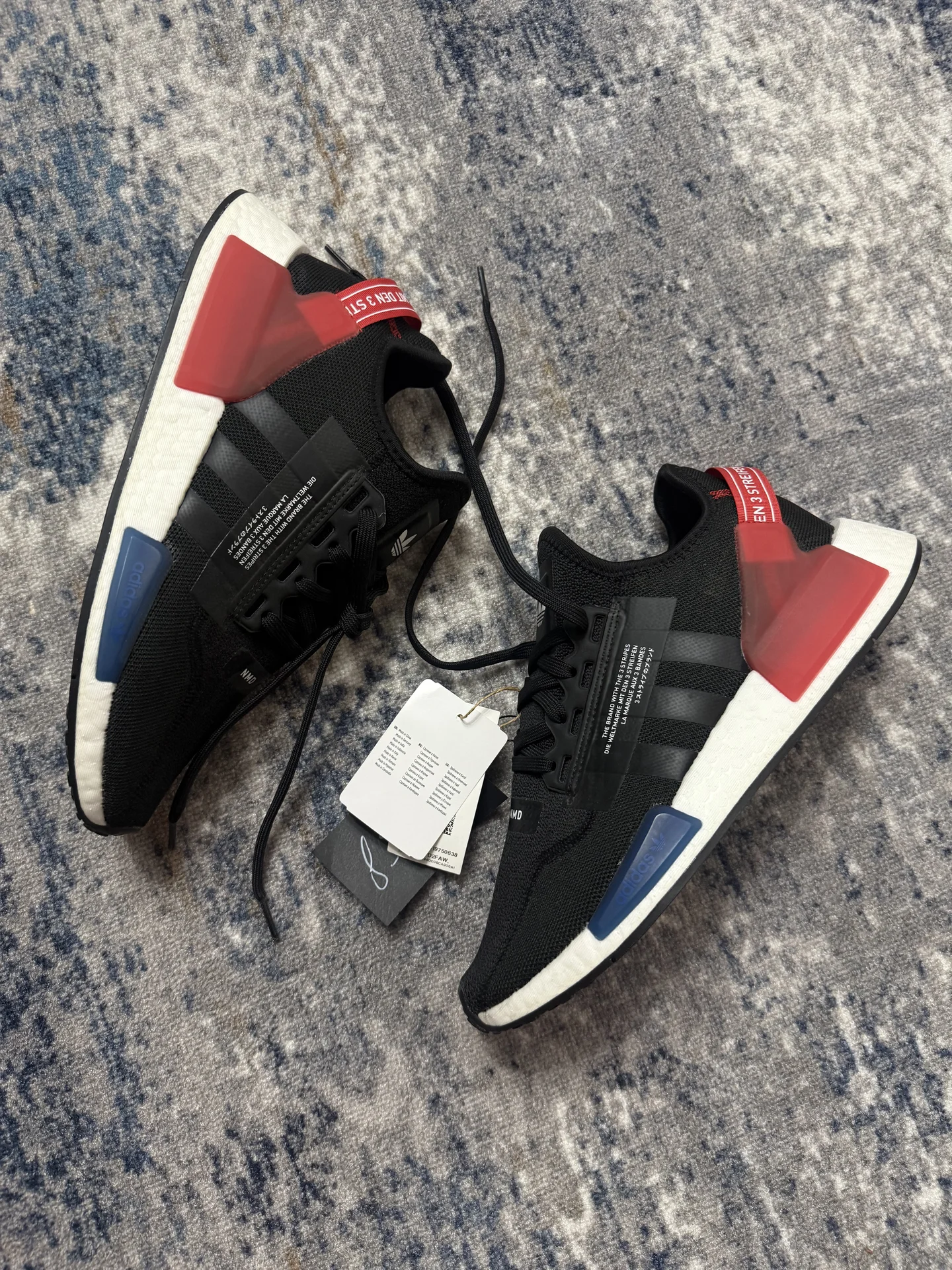 Кроссовки Adidas NMD R1v2 оригинал - миниатюра 2