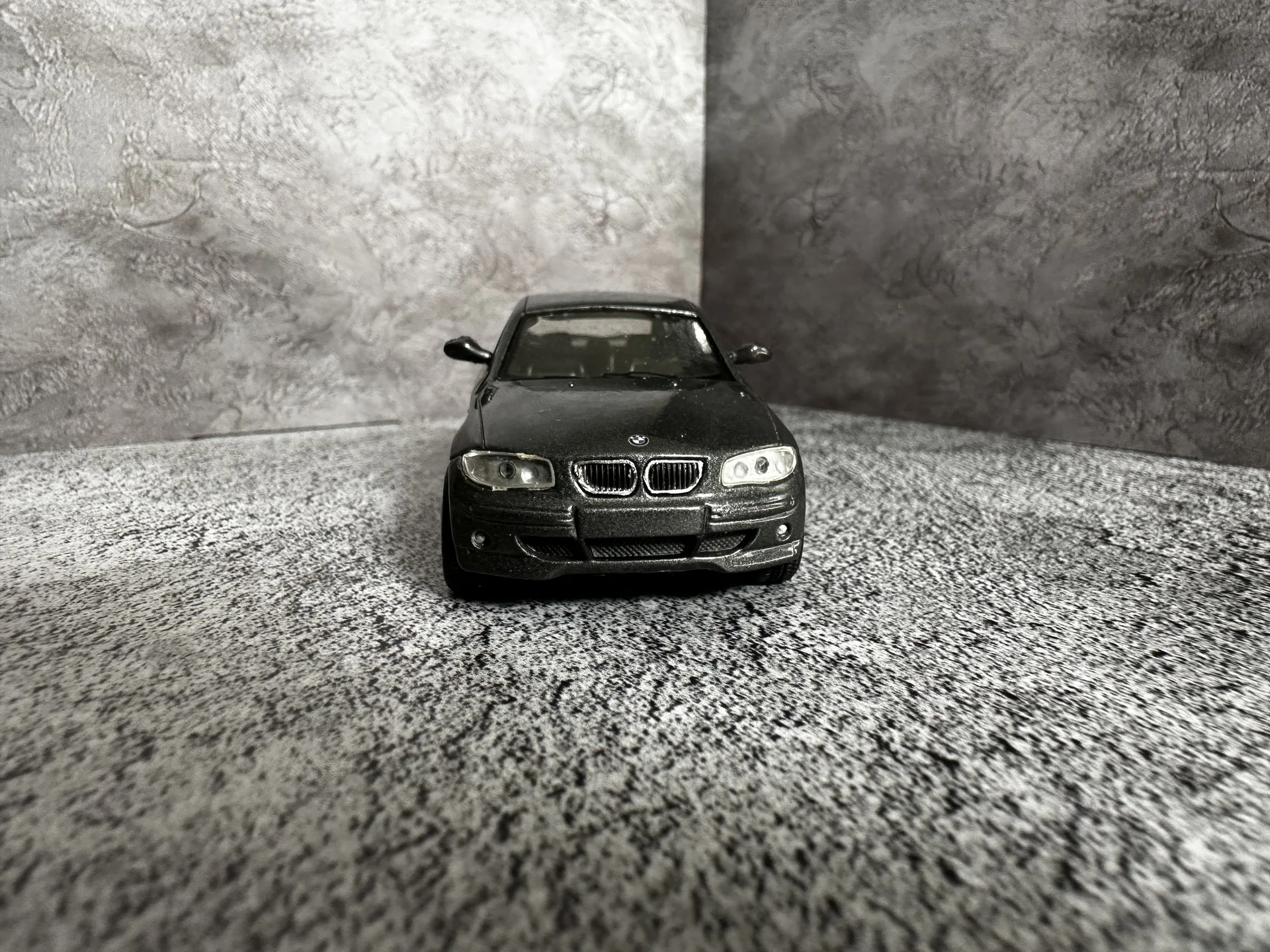 коллекционная модель BMW 1 series 1:43 - миниатюра 2