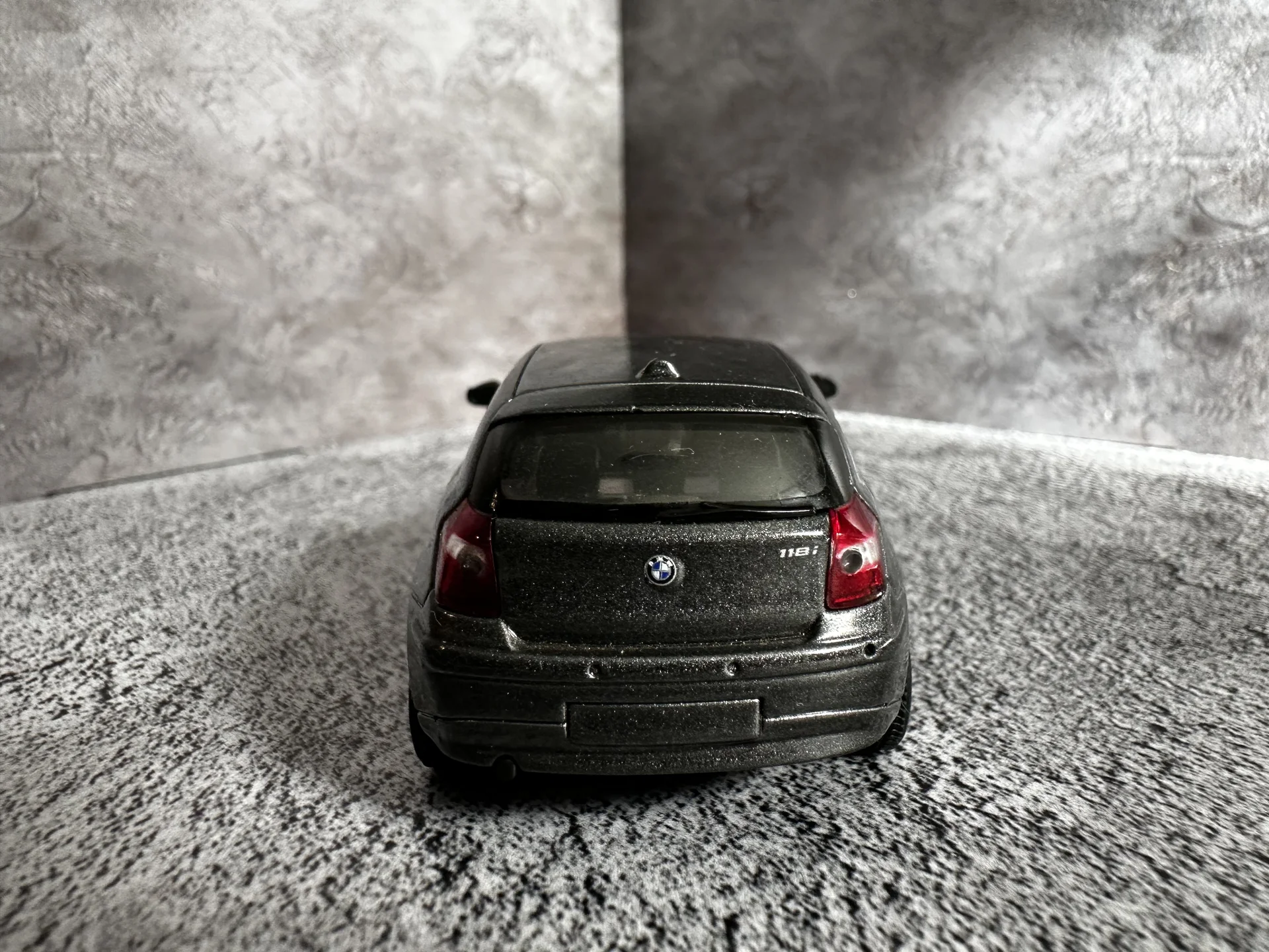 коллекционная модель BMW 1 series 1:43 - миниатюра 6