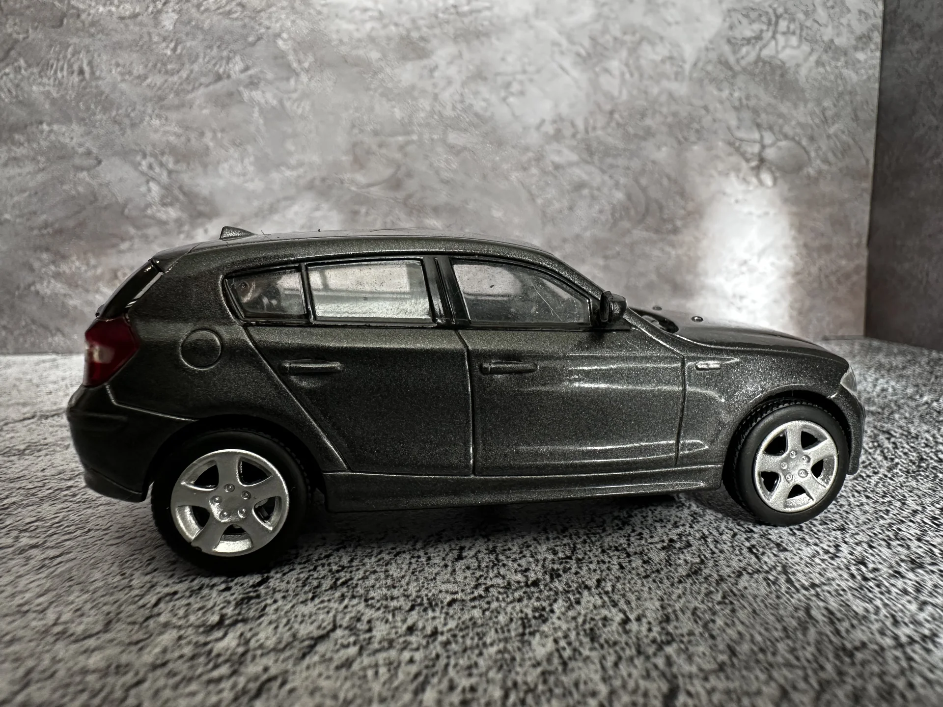 коллекционная модель BMW 1 series 1:43 - миниатюра 7