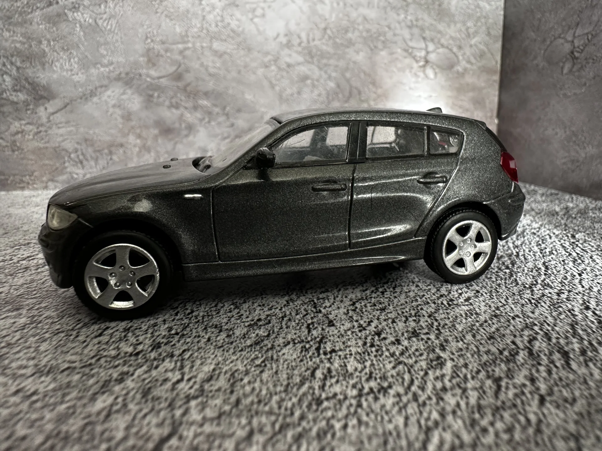 коллекционная модель BMW 1 series 1:43 - миниатюра 8