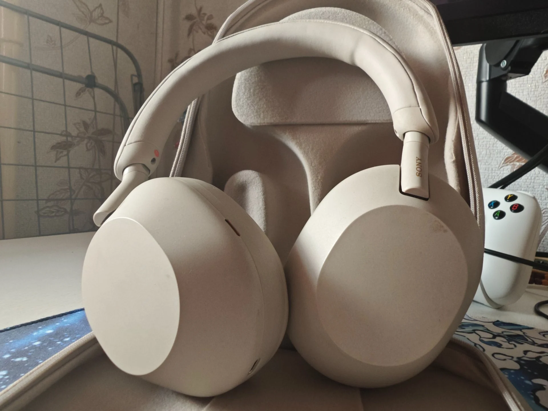 Беспроводные/проводные наушники Sony WH-1000XM5 - миниатюра 2