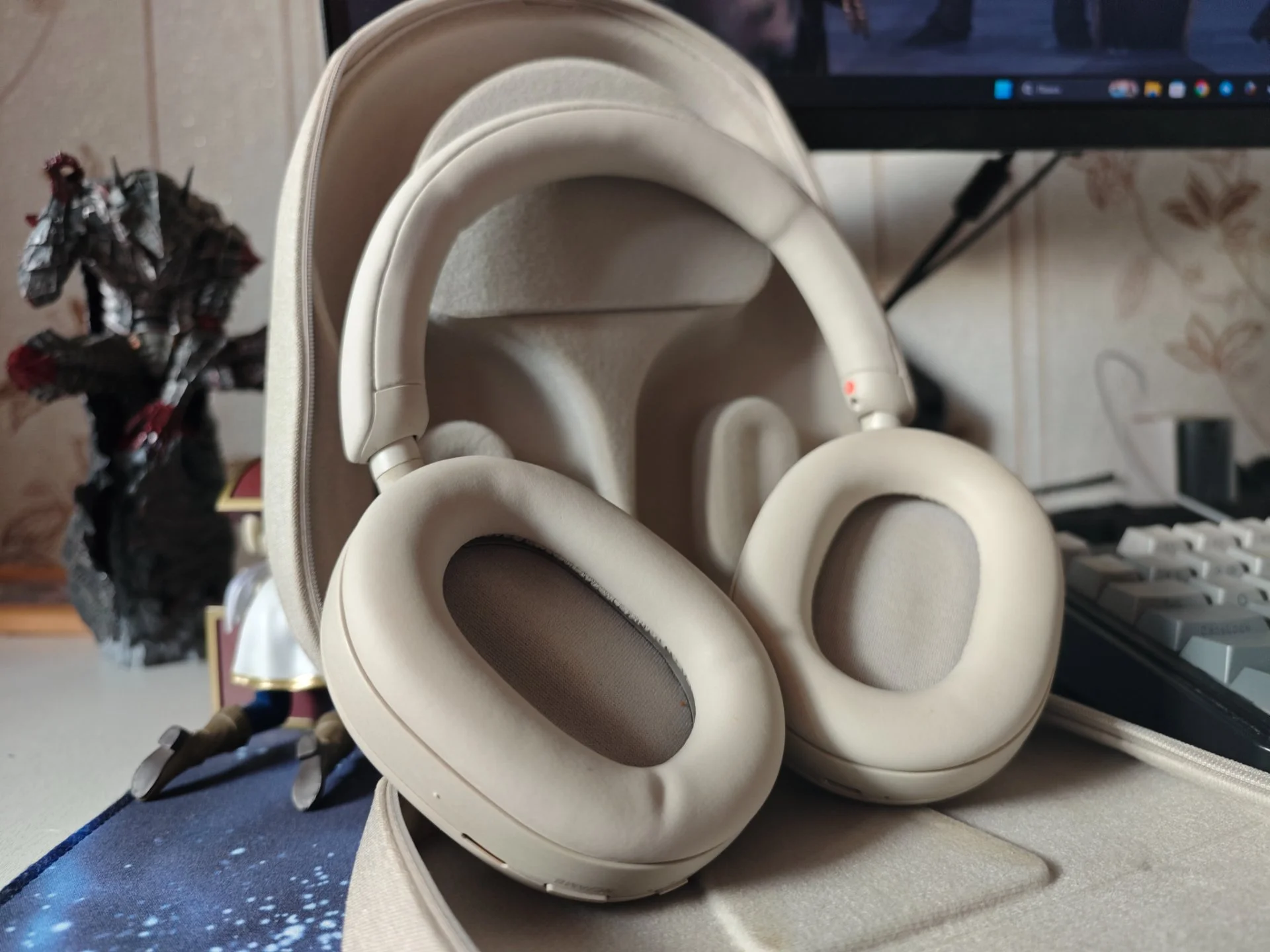 Беспроводные/проводные наушники Sony WH-1000XM5 - миниатюра 3