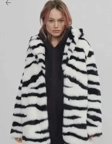 Шуба bershka