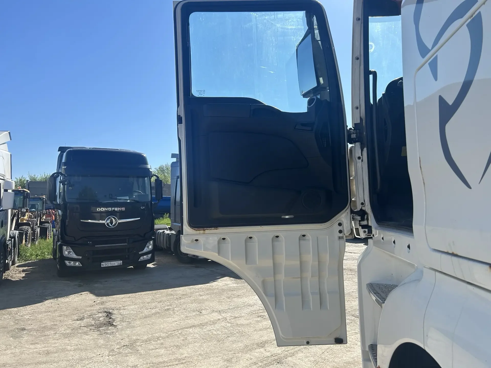В продаже SITRAK C7H 4x2 Седельный тягач - миниатюра 9