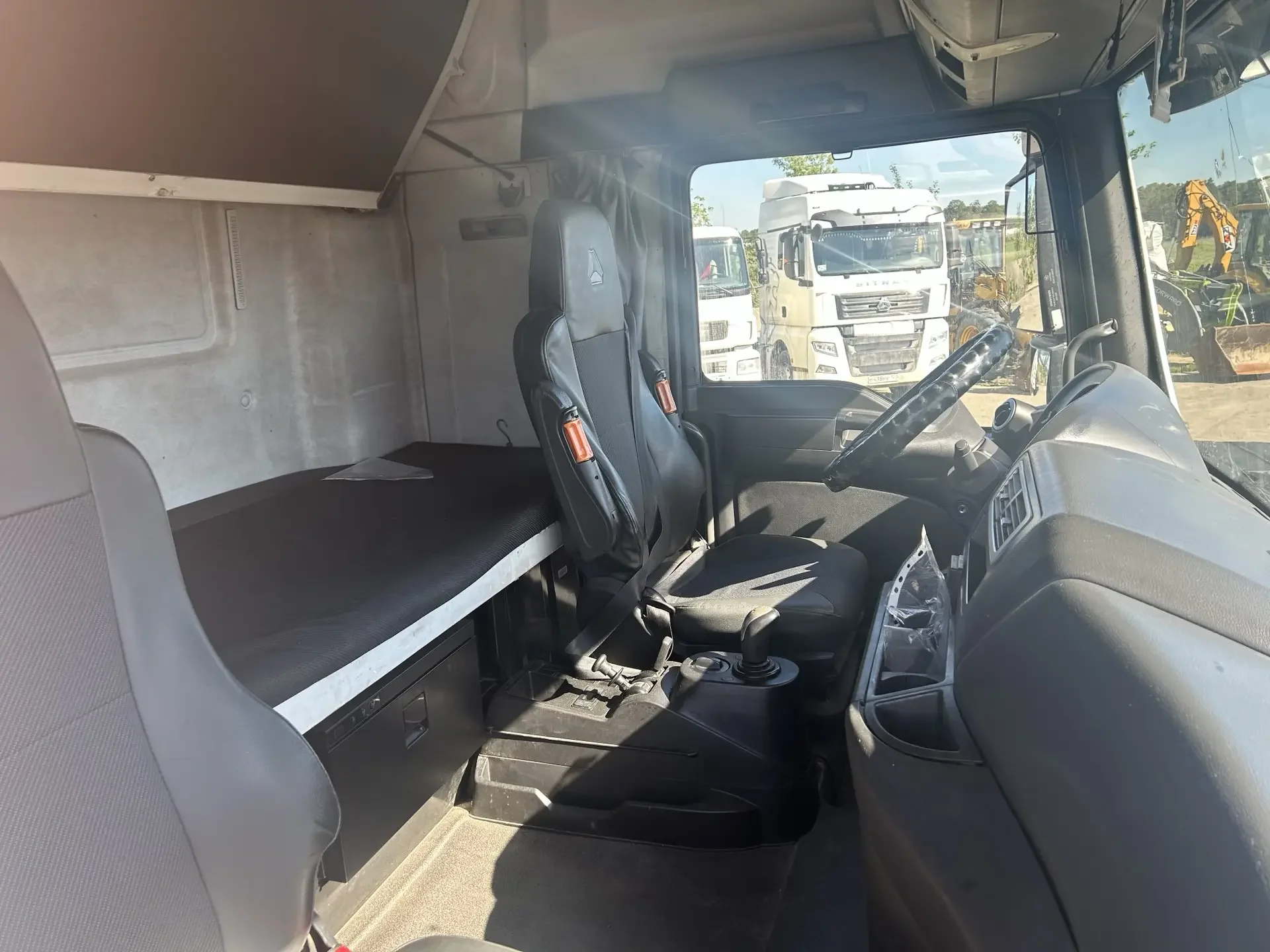 В продаже SITRAK C7H 4x2 Седельный тягач - миниатюра 14
