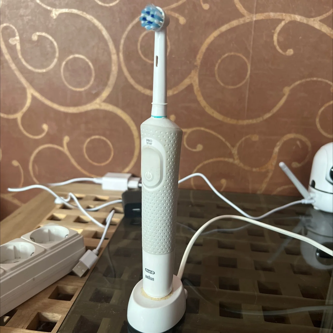 Зубная щетка электрическая oralB - изображение 1