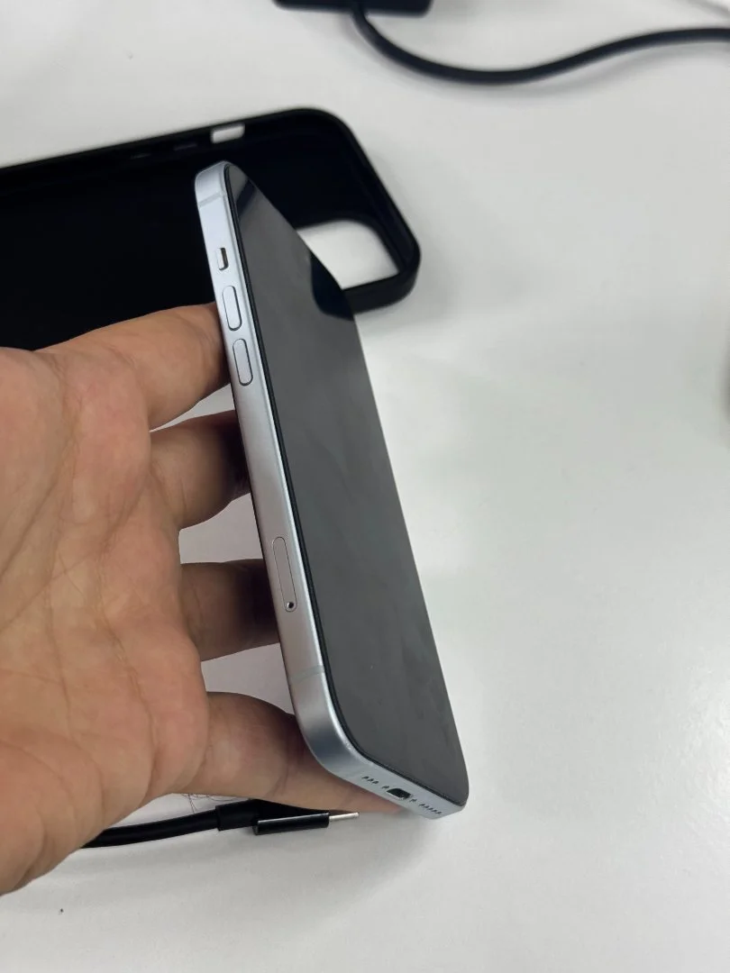 Apple iPhone 15 128 Gb черный - миниатюра 5