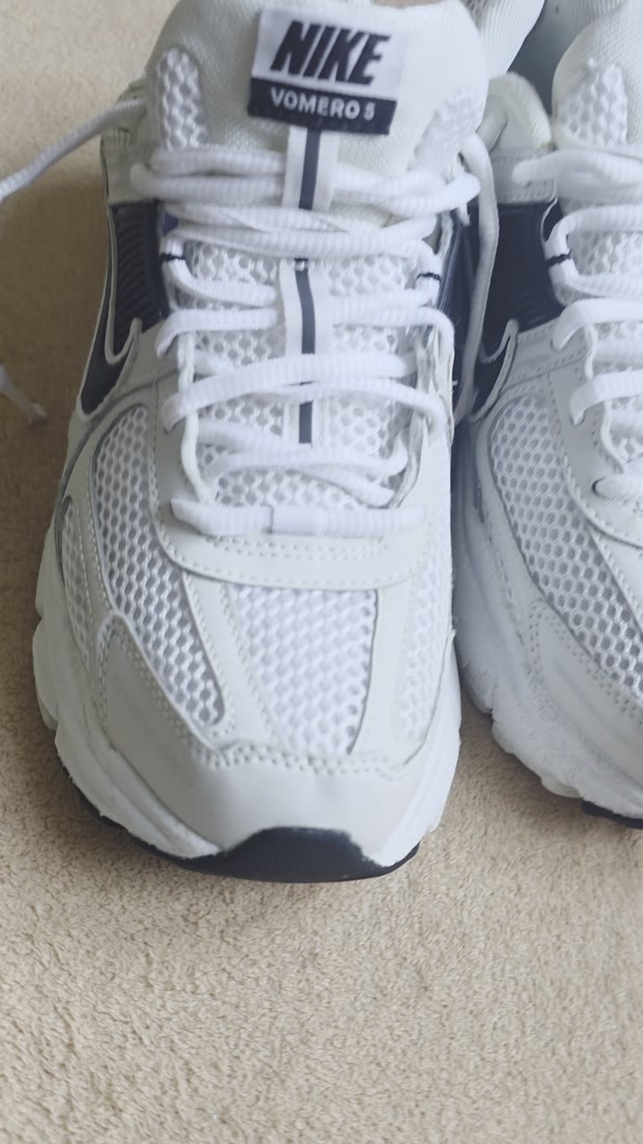 кроссовки Nike zoom vomero 5 - видео 8