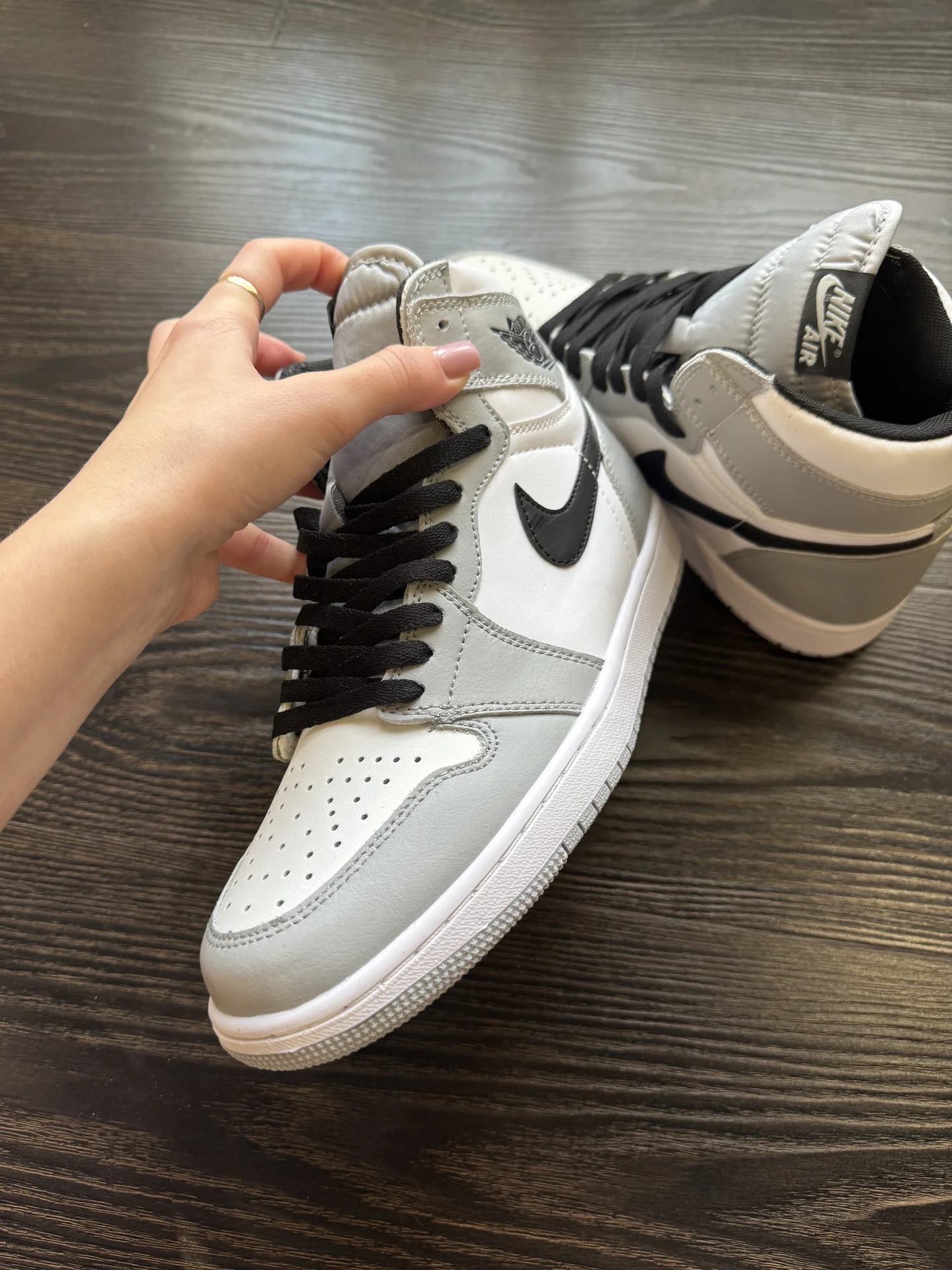 Кроссовки nike air jordan бело-серые - миниатюра 3