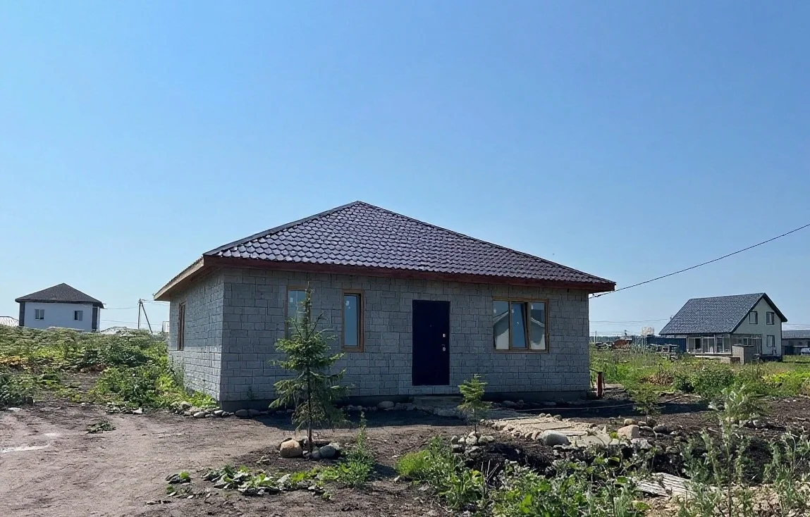 Предлагается к продаже современный дом из газоблока площадью 90 м² на участке 12.
