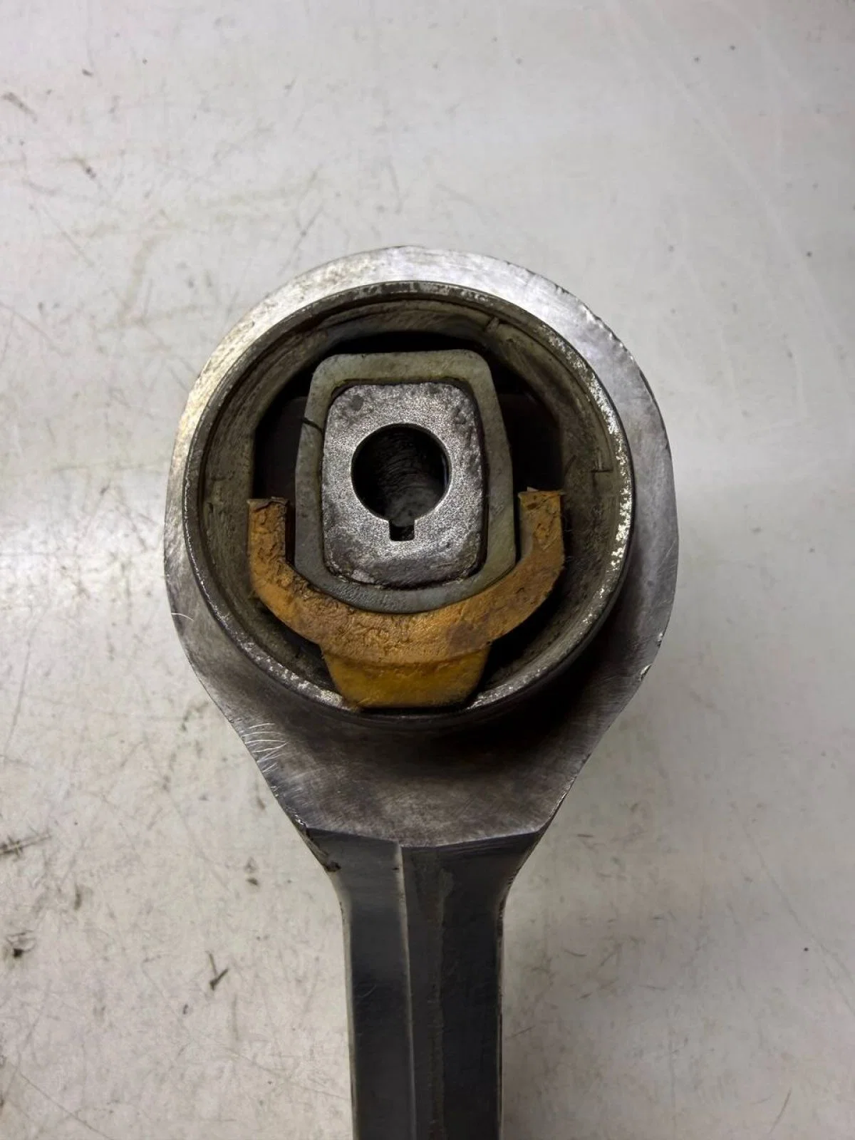 Рычаг передний нижний правый Volkswagen Passat B5 рестайлинг (2000—2005) - миниатюра 7