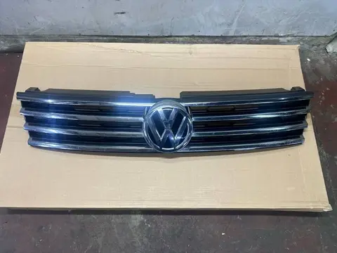 Решетка радиатора Volkswagen Touareg II рестайлинг (2014—2018)