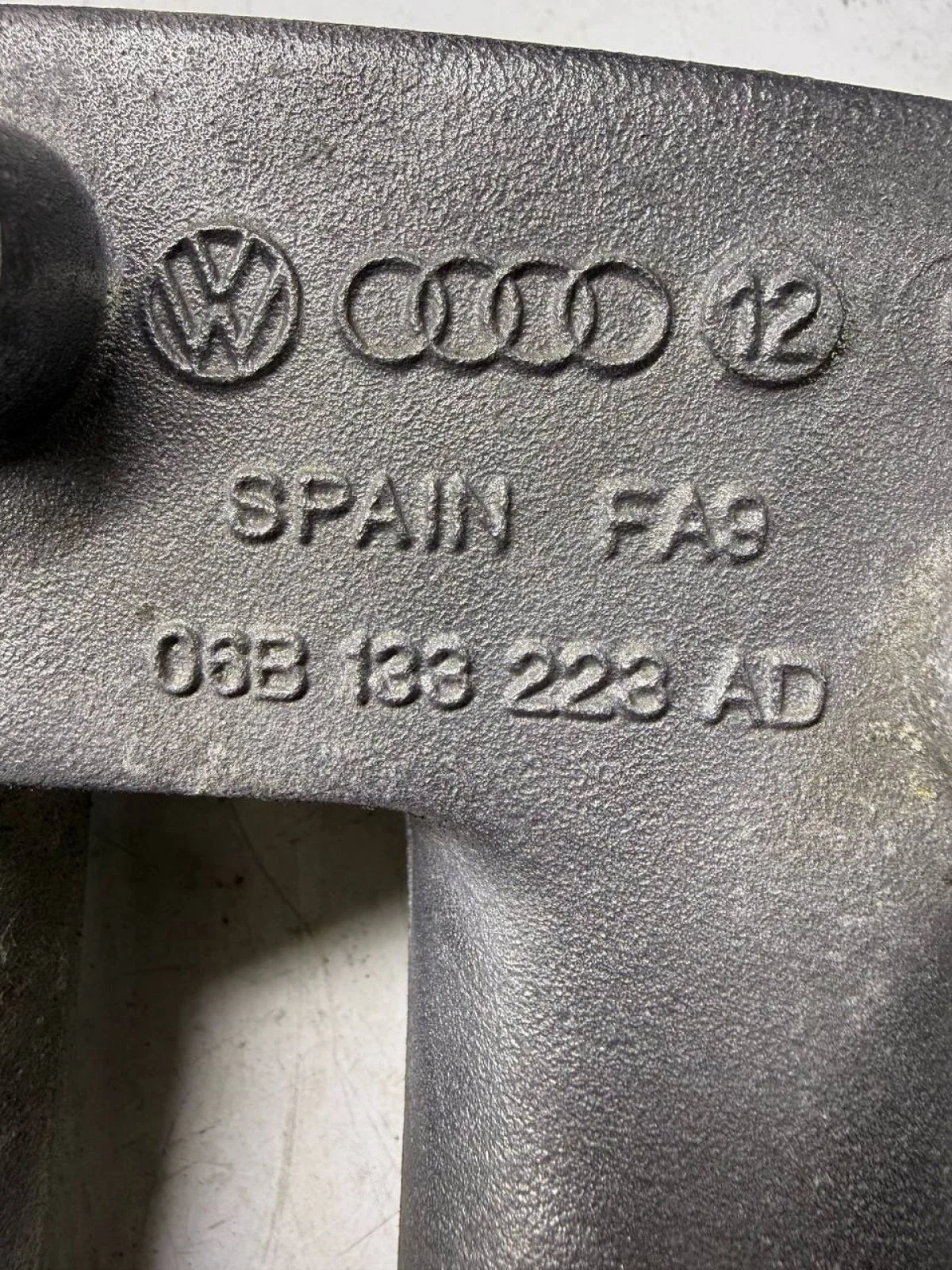 Коллектор впускной Volkswagen Passat B5 рестайлинг (2000—2005) - миниатюра 3