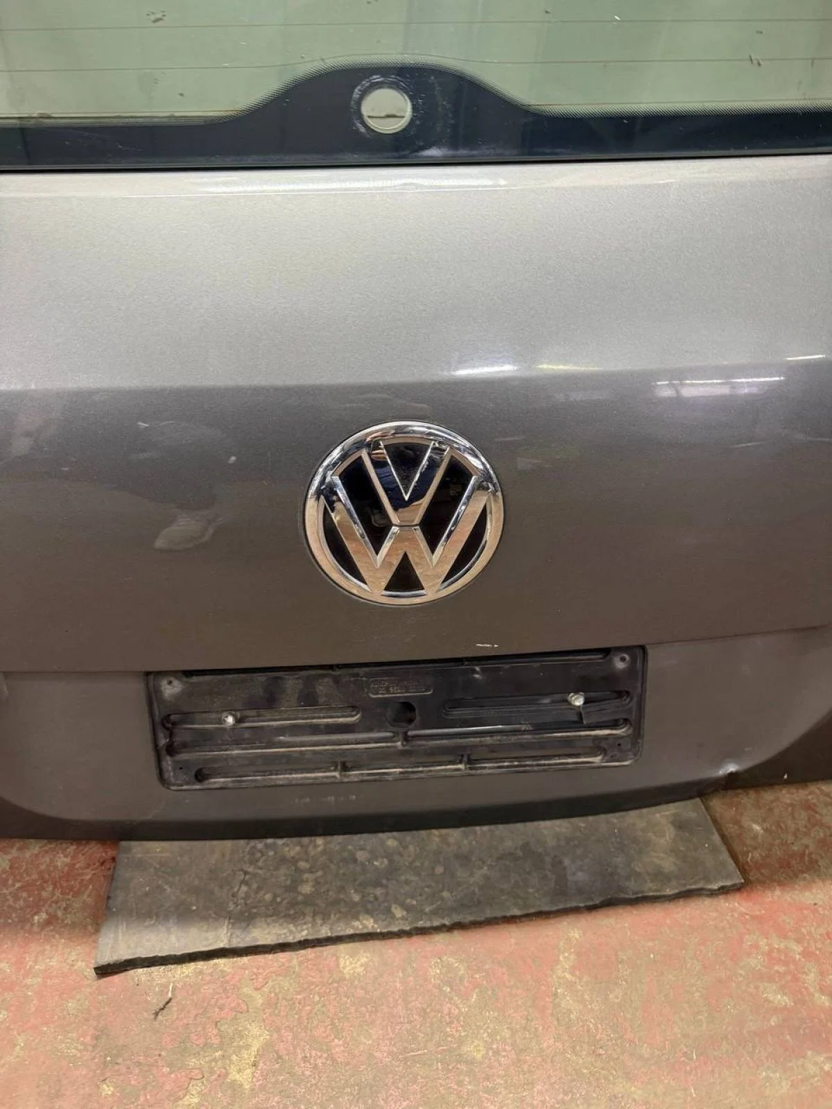 Дверь багажника со стеклом Volkswagen Touareg II рестайлинг (2014—2018) - миниатюра 4