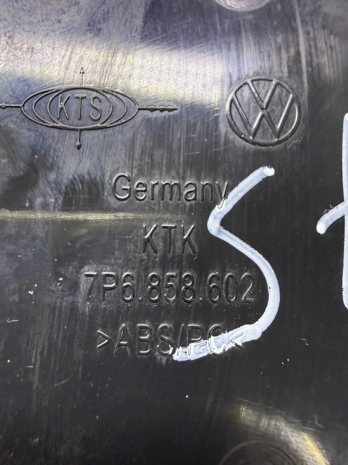 Подстаканник Volkswagen Touareg II рестайлинг (2014—2018) - миниатюра 3