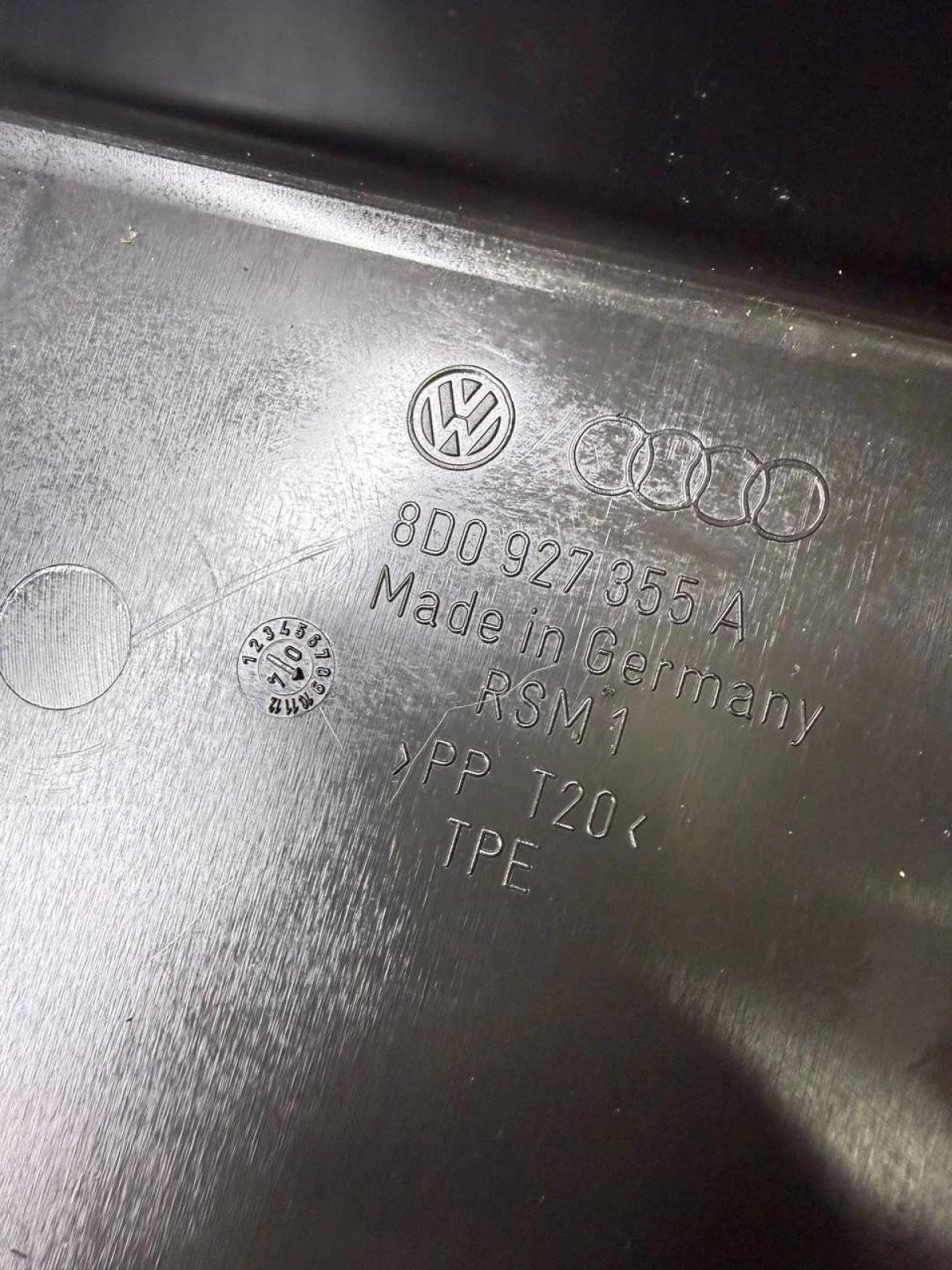 Корпус блока предохранителей Volkswagen Passat B5 рестайлинг (2000—2005) - миниатюра 4