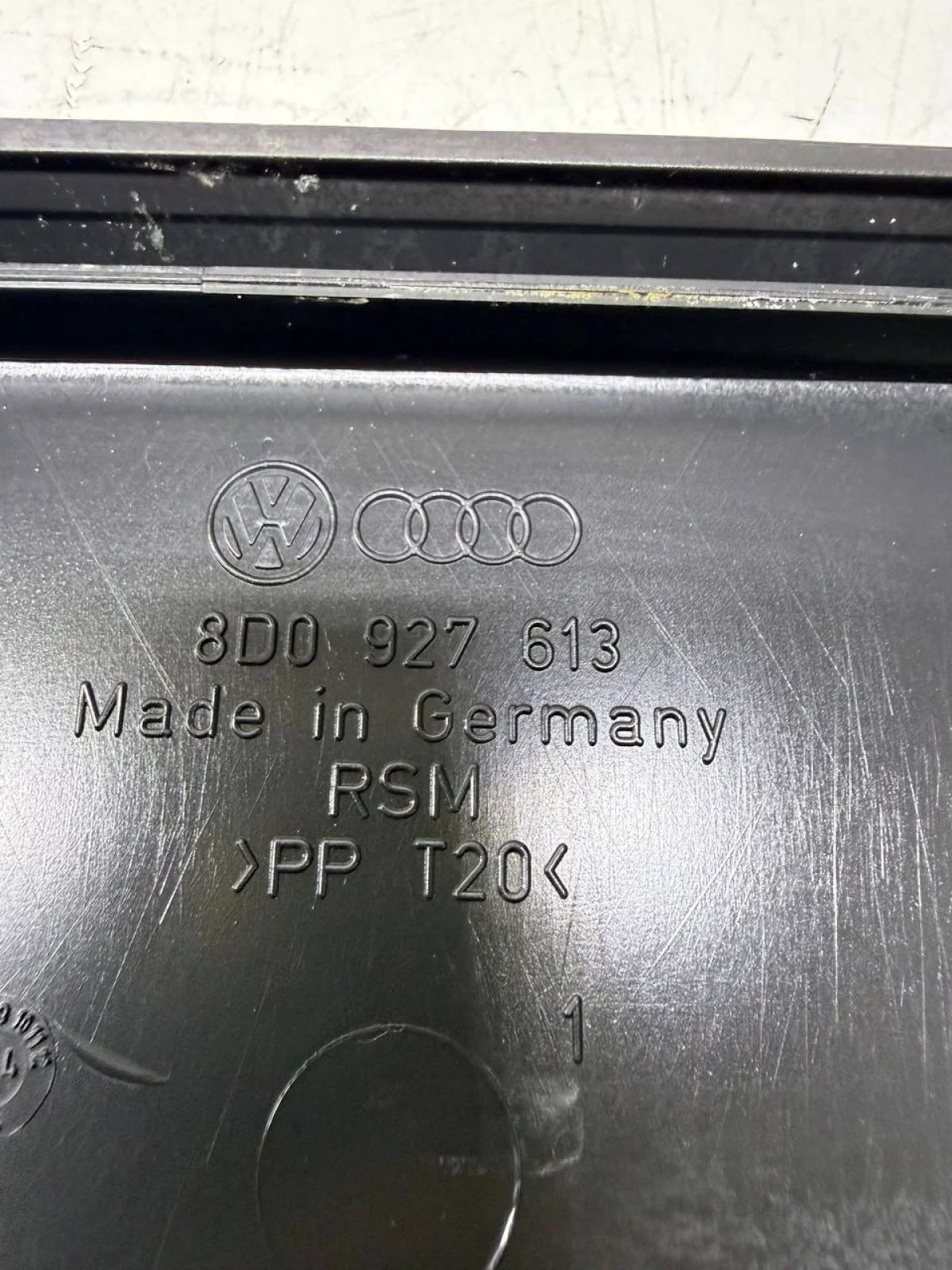 Корпус блока предохранителей Volkswagen Passat B5 рестайлинг (2000—2005) - миниатюра 8