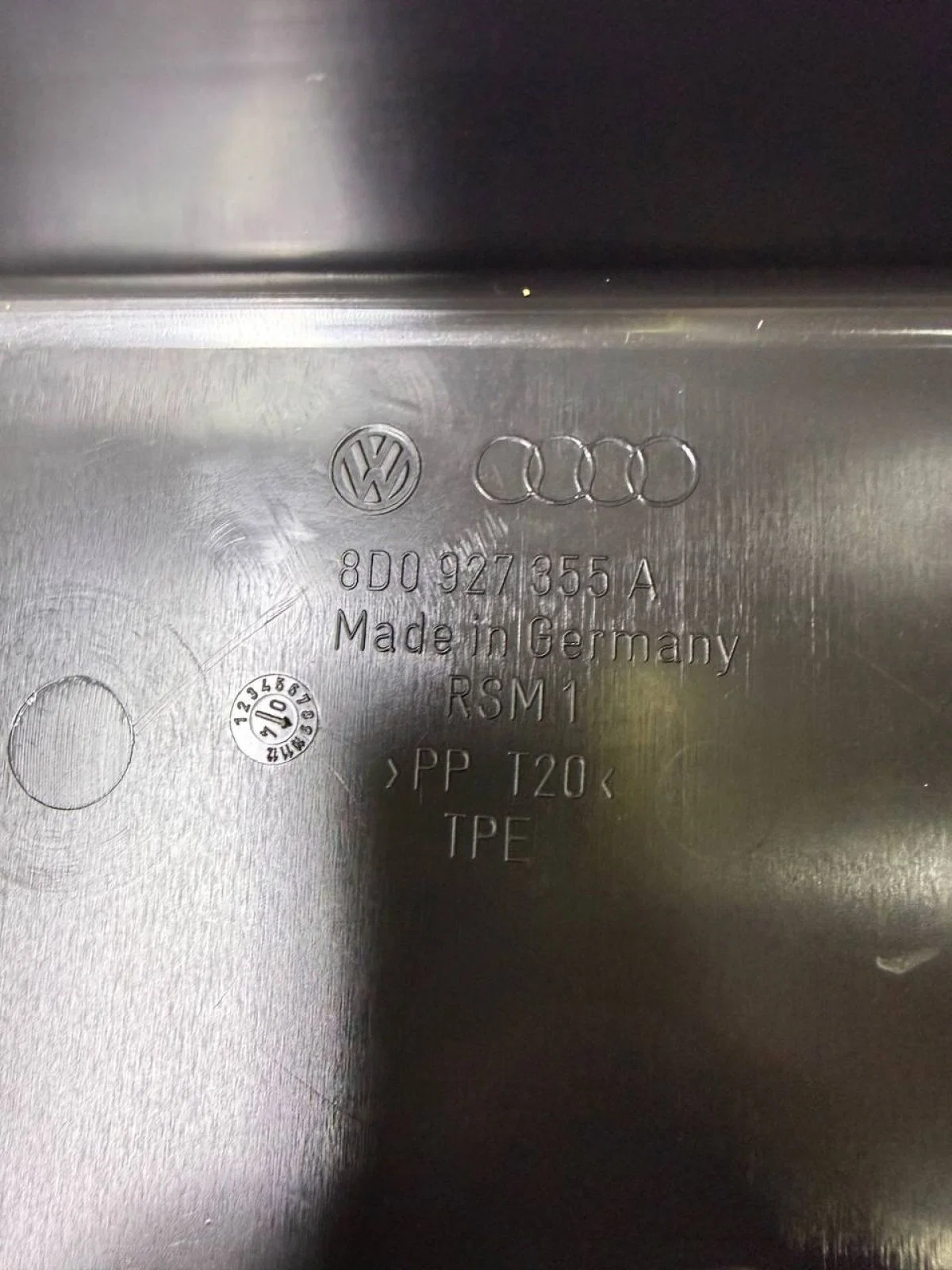 Корпус блока предохранителей Volkswagen Passat B5 рестайлинг (2000—2005) - миниатюра 9