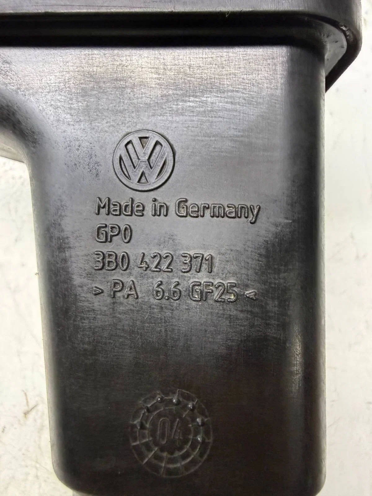 Бачок гидроусилителя Volkswagen Passat B5 рестайлинг (2000—2005) - миниатюра 7
