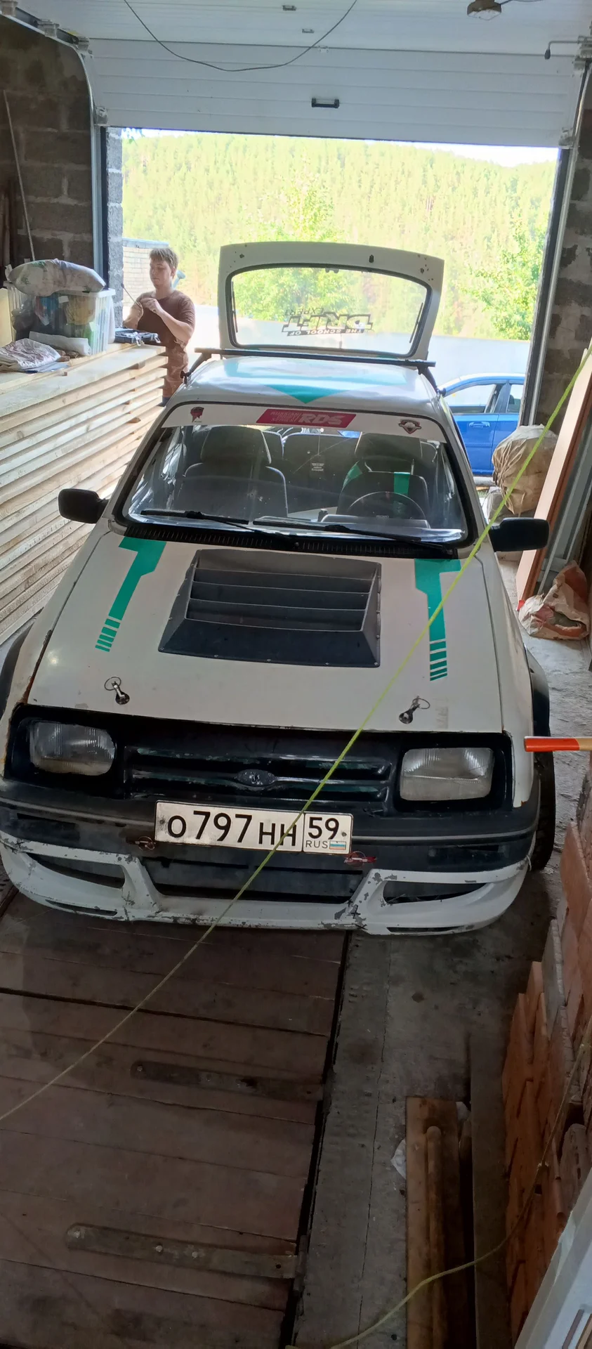 Ford Sierra 2.0 МТ, 1982, битый, 200 000 км - миниатюра 4