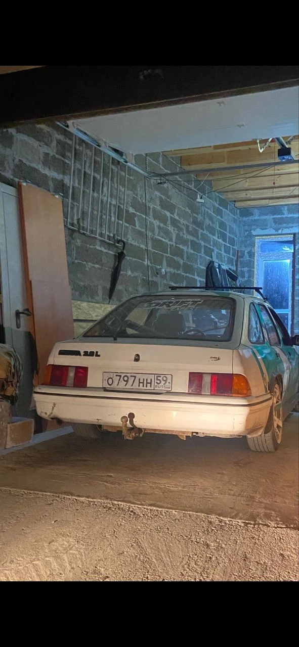 Ford Sierra 2.0 МТ, 1982, битый, 200 000 км - миниатюра 9