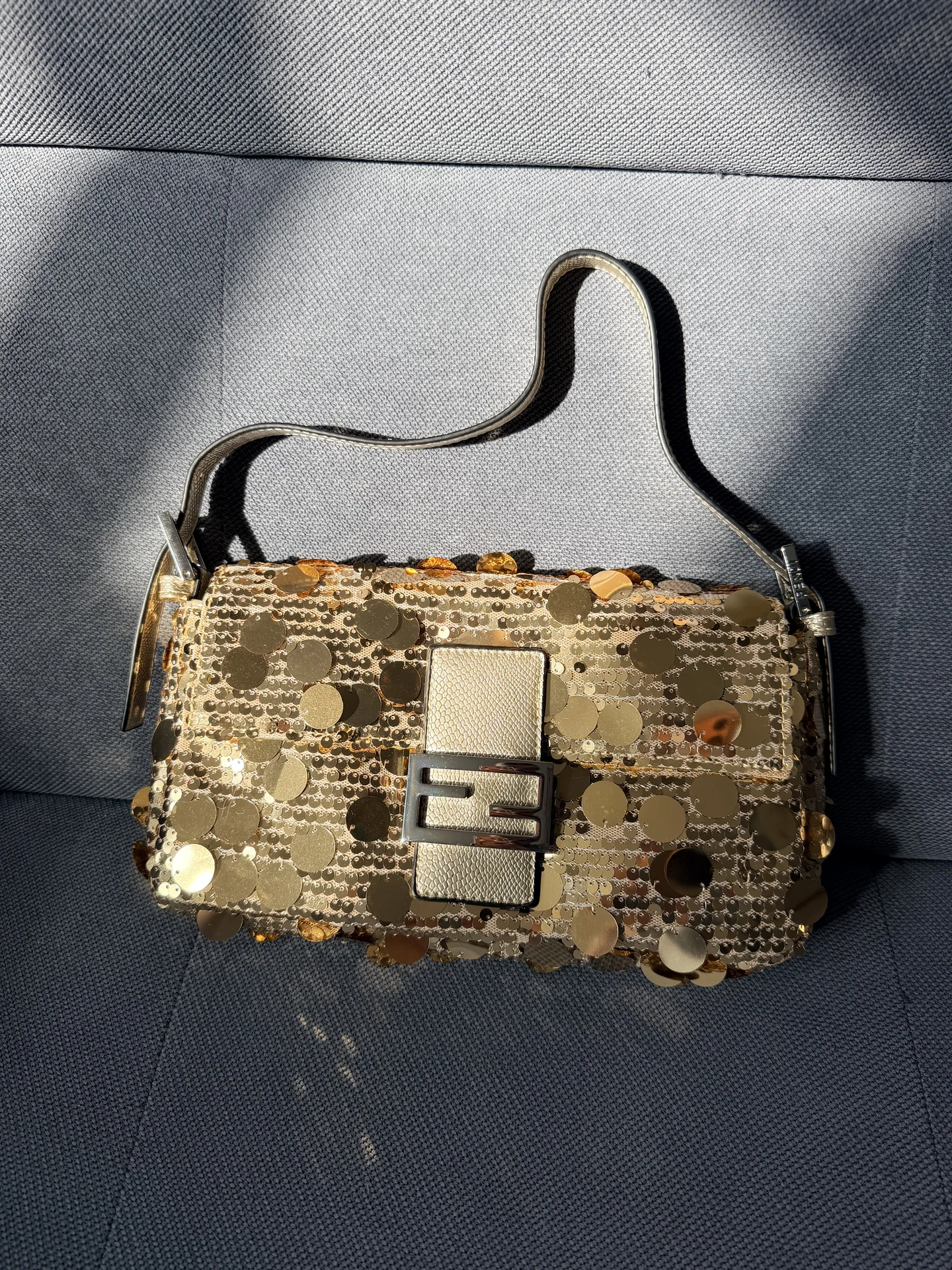 Сумка багет с пайетками Fendi - миниатюра 3