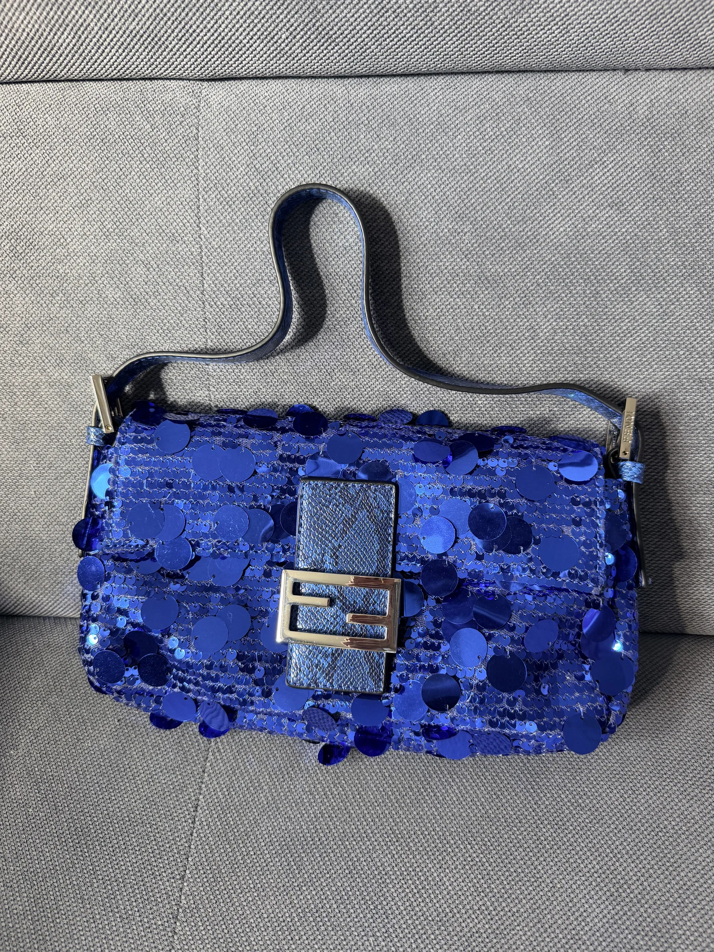 Сумка багет с пайетками Fendi - миниатюра 4
