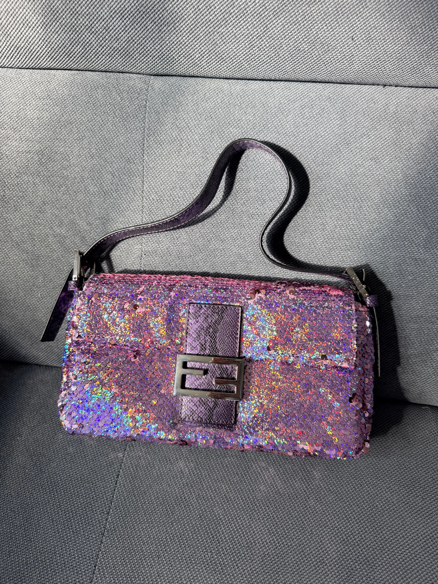 Сумка багет с пайетками Fendi - миниатюра 7