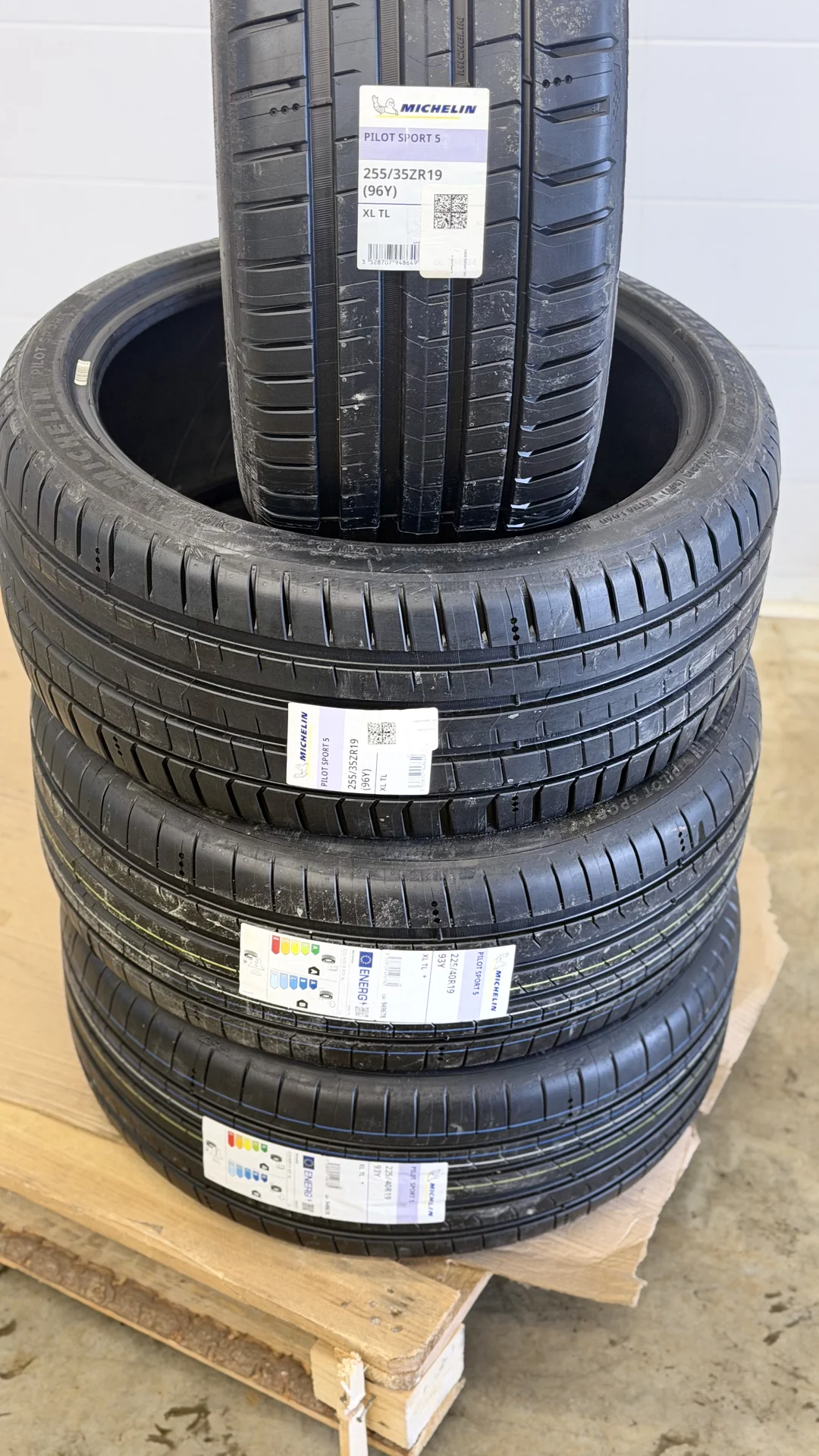 Michelin Pilot Sport 4 S 225/40 R19 и 255/35 R19 9
