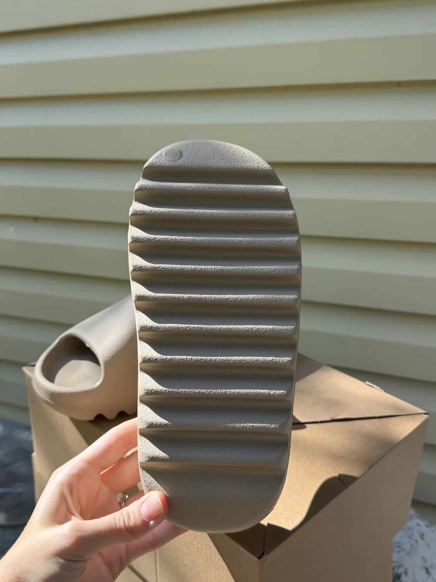 Сланцы Adidas Yeezy slide 39 - миниатюра 5