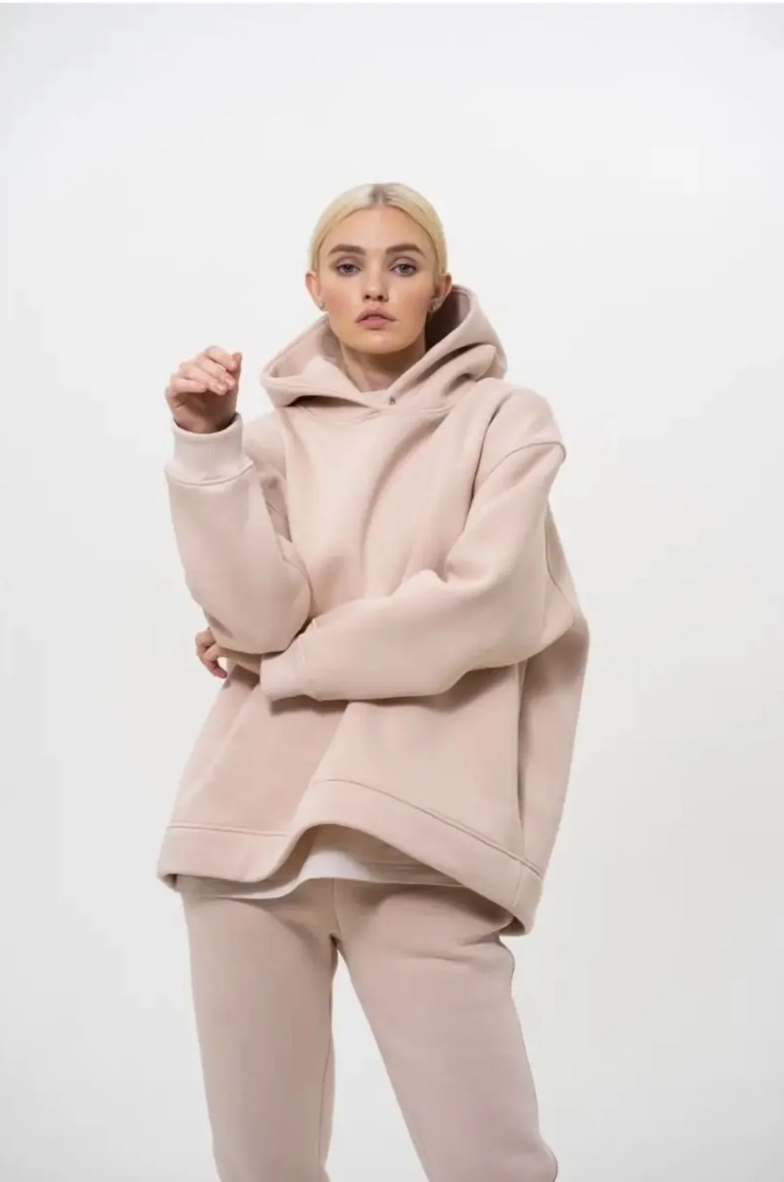 Костюм с начесом: худи oversize и джоггеры