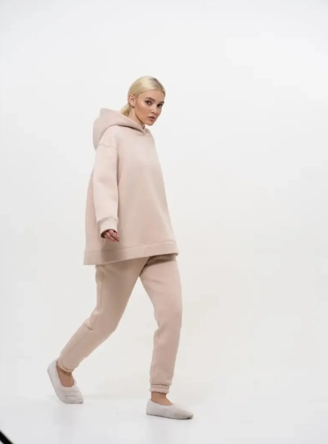 Костюм с начесом: худи oversize и джоггеры - миниатюра 3