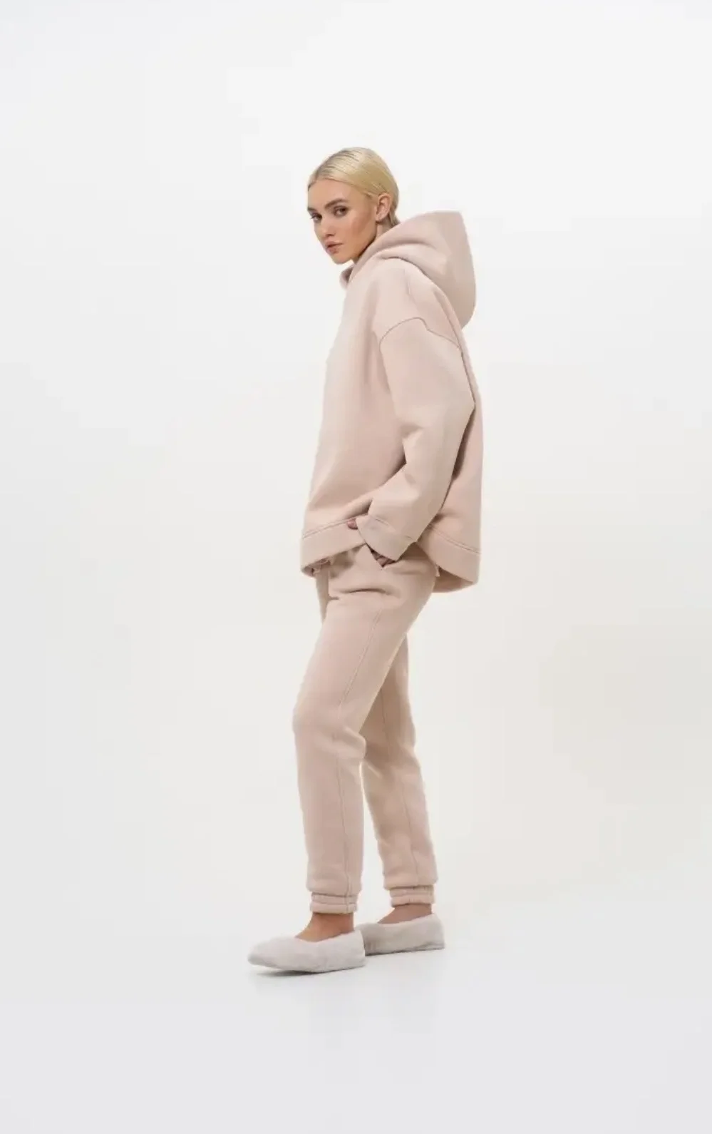 Костюм с начесом: худи oversize и джоггеры - миниатюра 5
