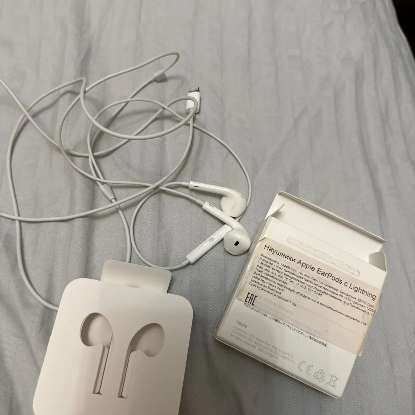 наушники Apple EarPods с разъёмом Lighning - миниатюра 3