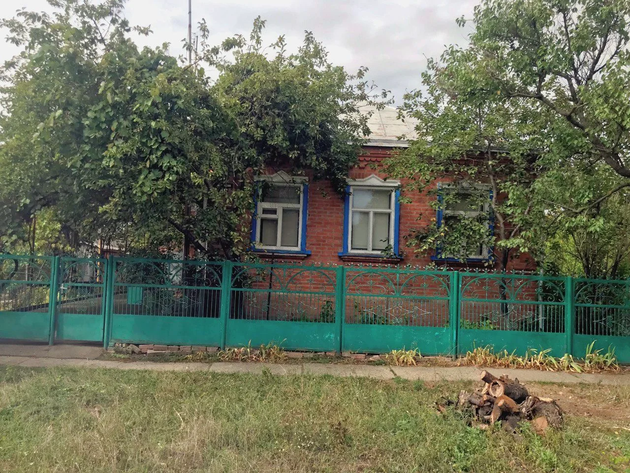 Добротный дом в центре Старовеличковской - изображение 1