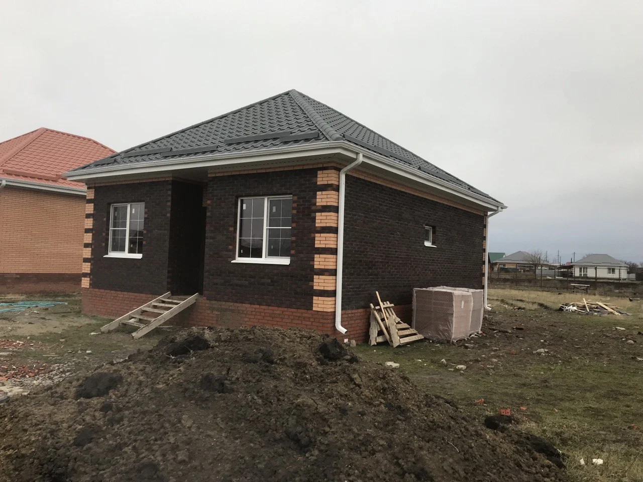Новый кирпичный дом с терассой - миниатюра 4