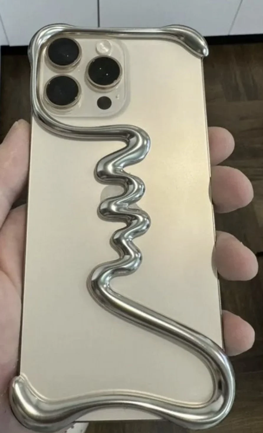 Металлический чехол на iPhone 16 pro max - миниатюра 3