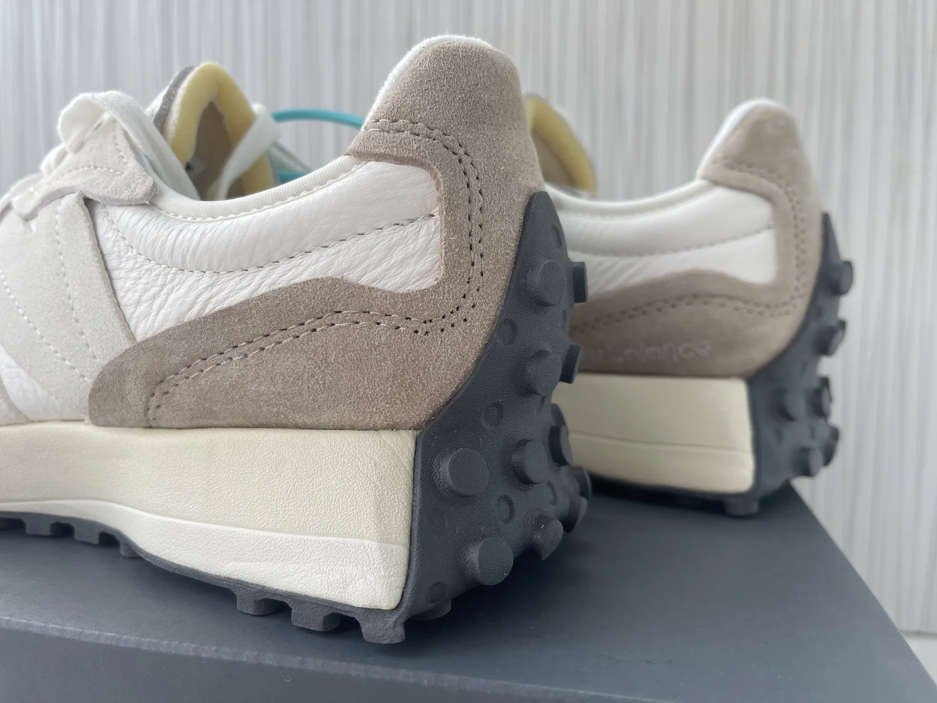 Кроссовки New Balance 327 - миниатюра 3